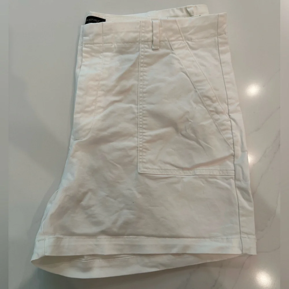 Banana Republic White Cargo Shorts